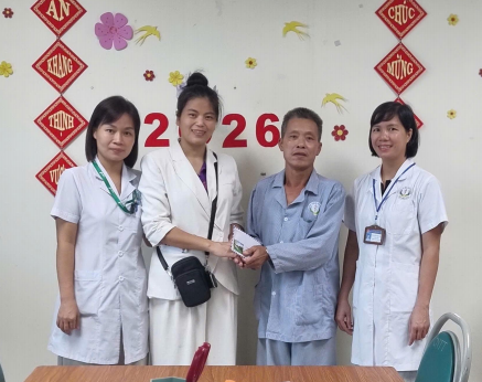 NHỮNG TẤM LÒNG NHÂN ÁI THĂM, ĐỘNG VIÊN VÀ TRAO TẶNG HƠN 100 TRIỆU ĐỒNG, TIẾP SỨC NGƯỜI BỆNH HOÀN CẢNH KHÓ KHĂN